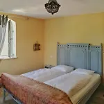 Ruhige In Seenaher Kuenstlervilla In Gstadt *