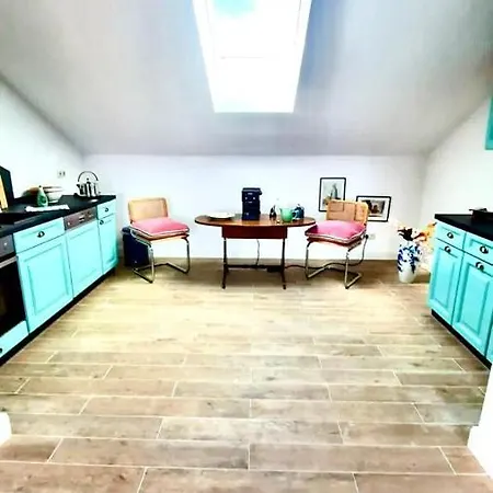 Апартаменты In Seenaher Kuenstlervilla In Gstadt *
