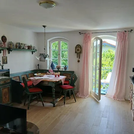 In Seenaher Kuenstlervilla In Gstadt Апартаменты